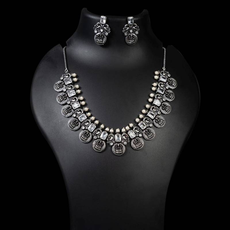 metal-jewelry